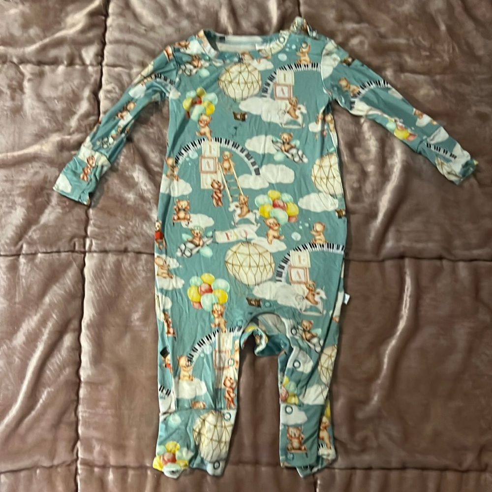 Posh Peanut long onesie 6-9 mo